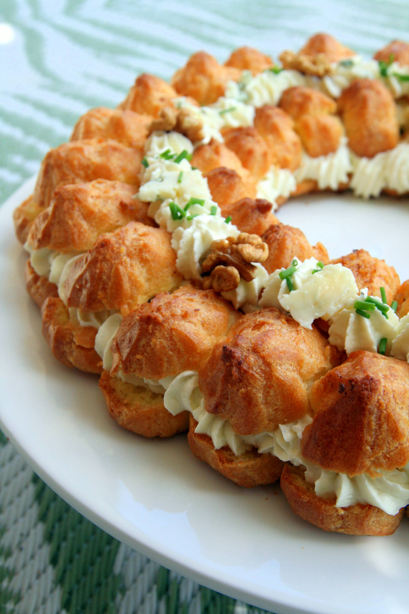 Paris-Brest salé au roquefort et aux noix