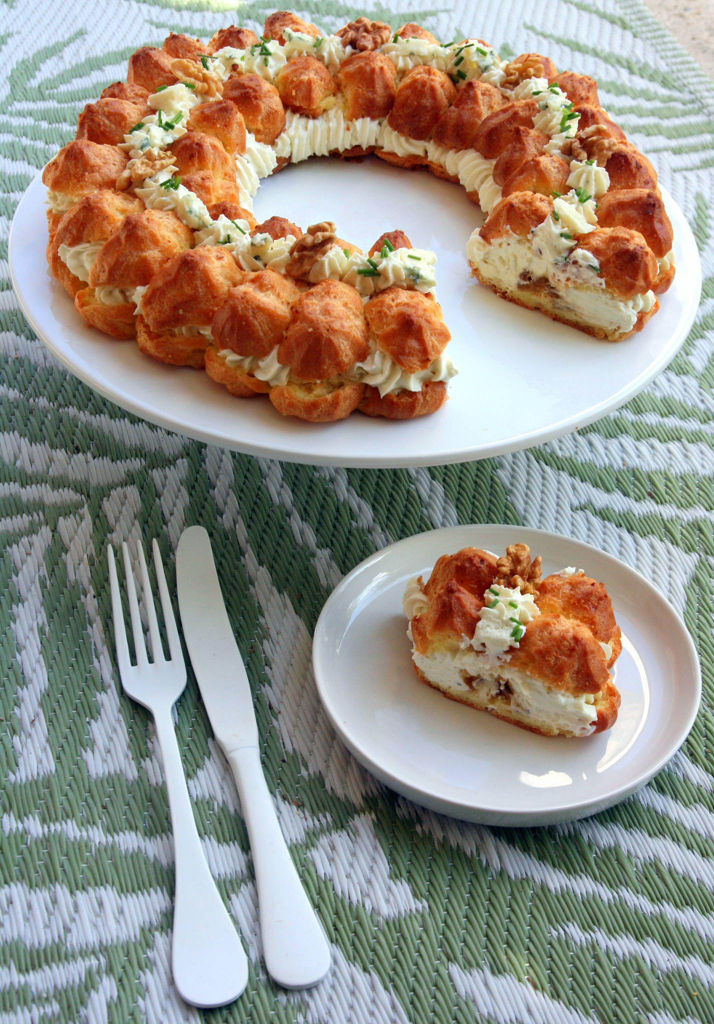 Paris-Brest salé au roquefort et aux noix