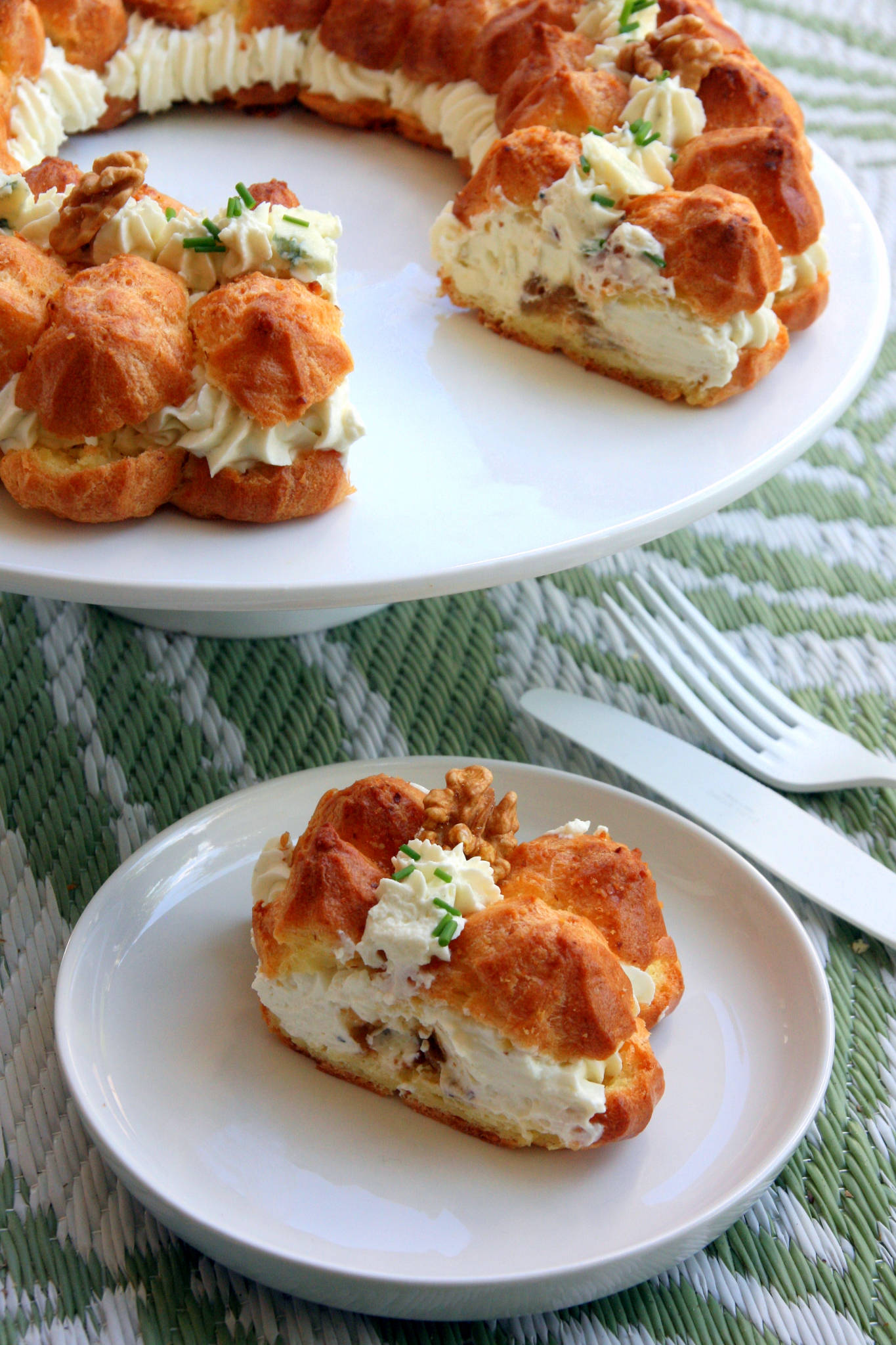 Paris-Brest salé au roquefort et aux noix