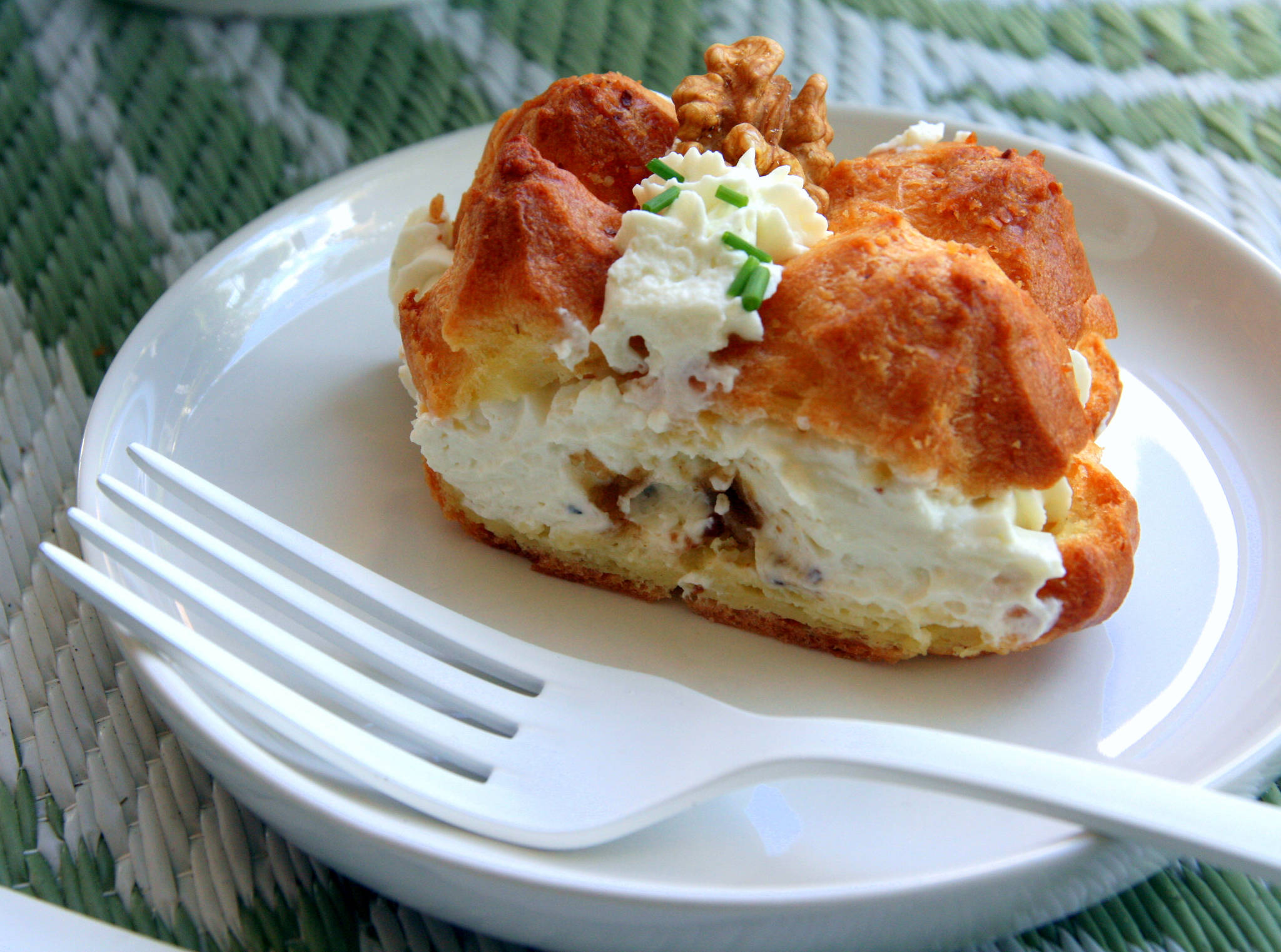 Paris-Brest salé au roquefort et aux noix