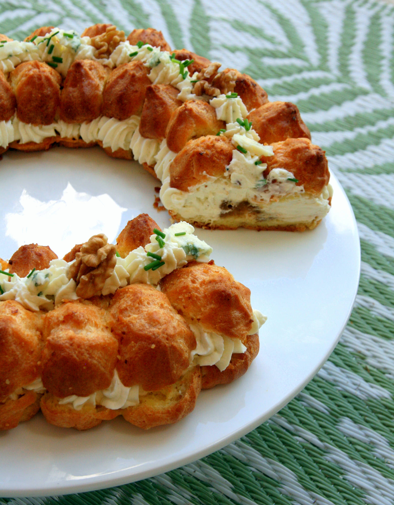 Paris-Brest salé au roquefort et aux noix