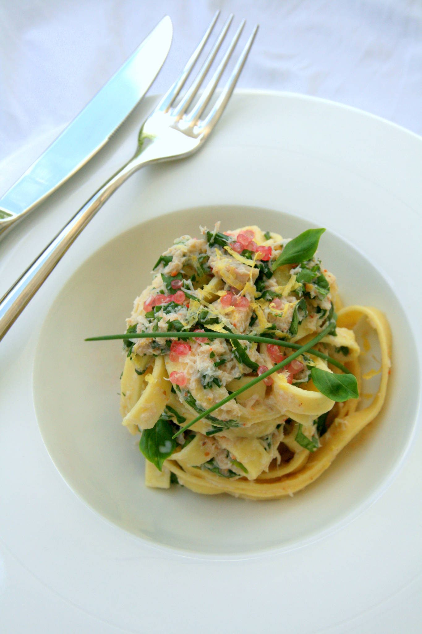 Tagliatelles au crabe et aux herbes fraîches, Château Bonnet rosé 2020