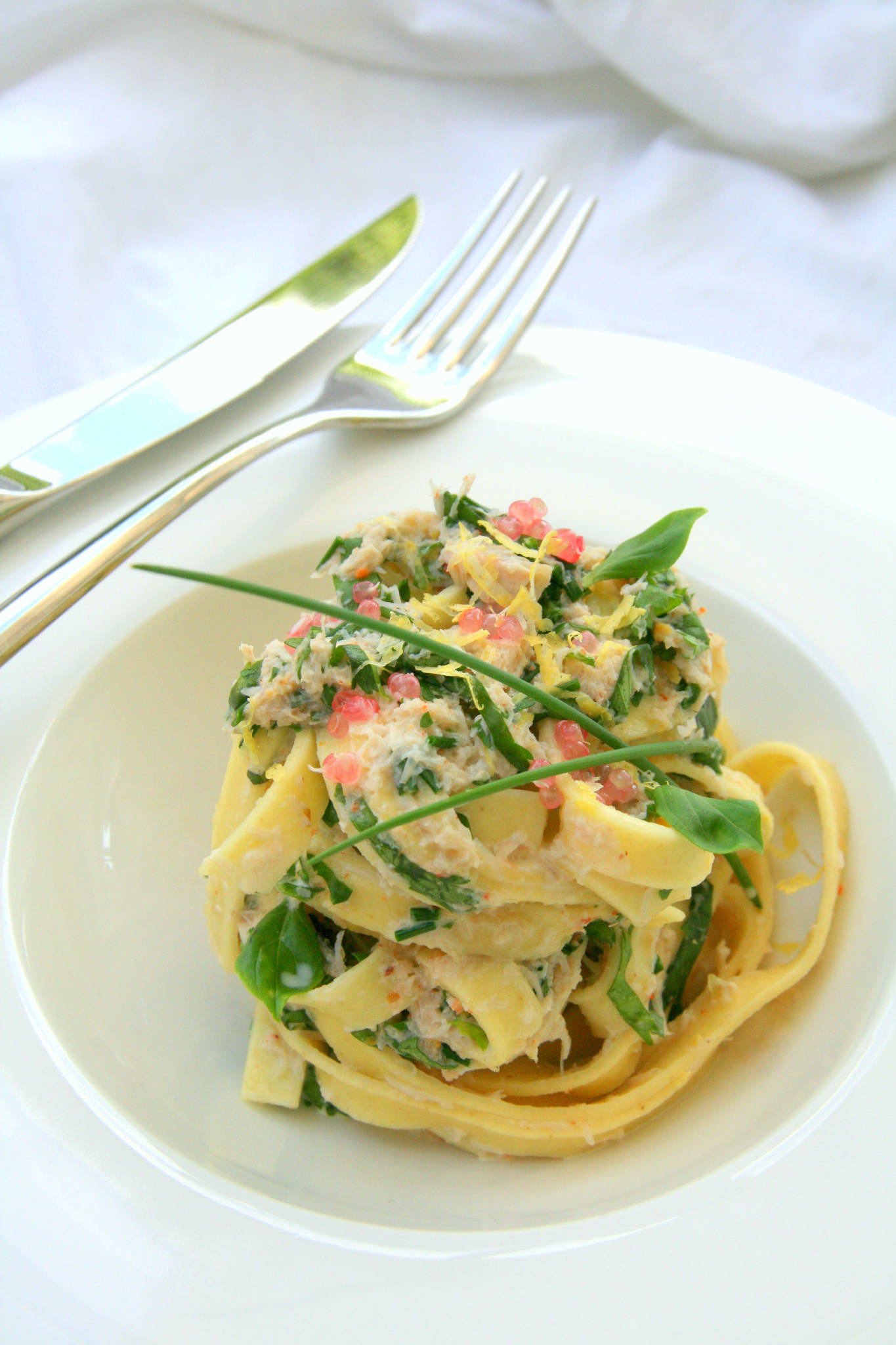 Tagliatelles au crabe et aux herbes fraîches, Château Bonnet rosé 2020