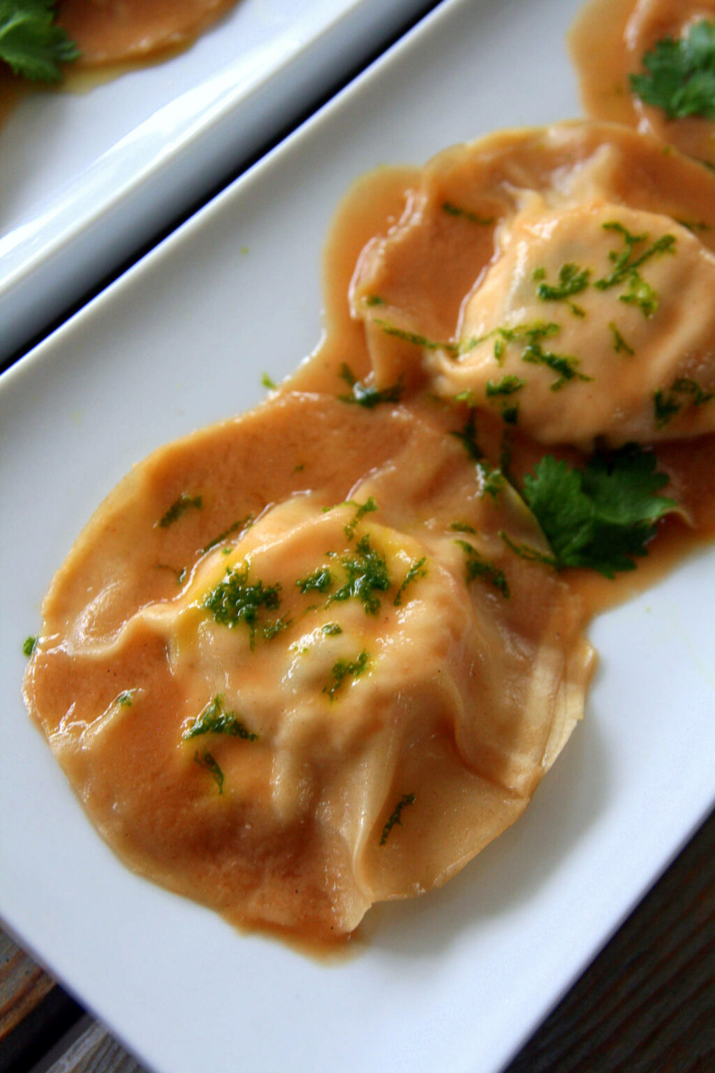 Ravioles de langoustines, bouillon gingembrecitronnelle, Château de