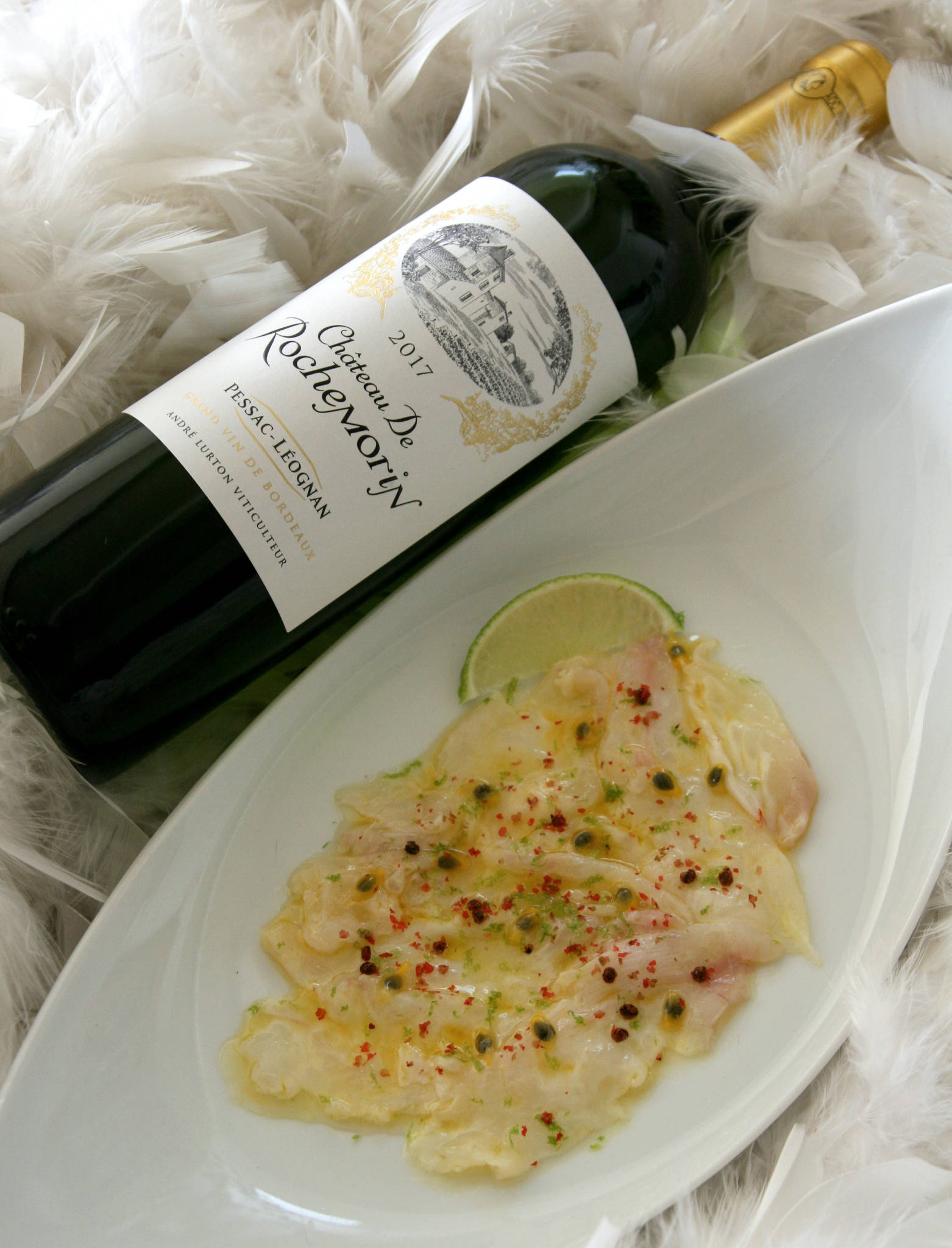 Carpaccio de lotte aux fruits de la passion, Château de Rochemorin blanc 2017