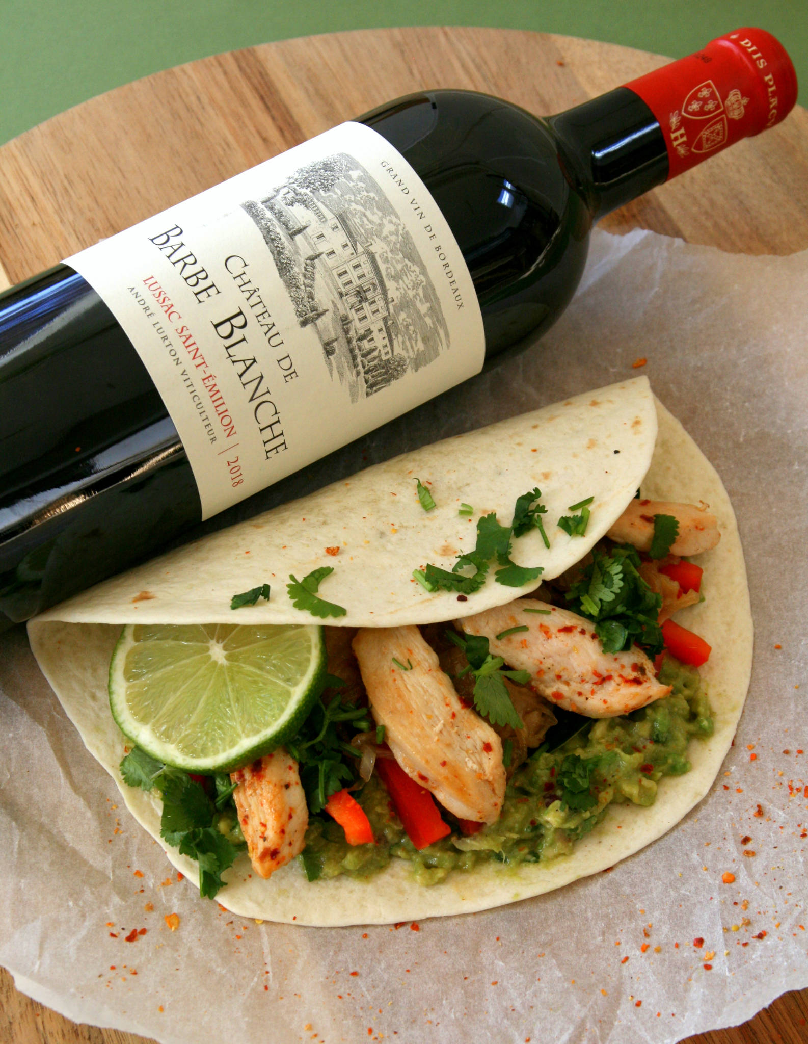 Fajitas de poulet au guacamole épicé, Château Barbe Blanche Réserve 2018