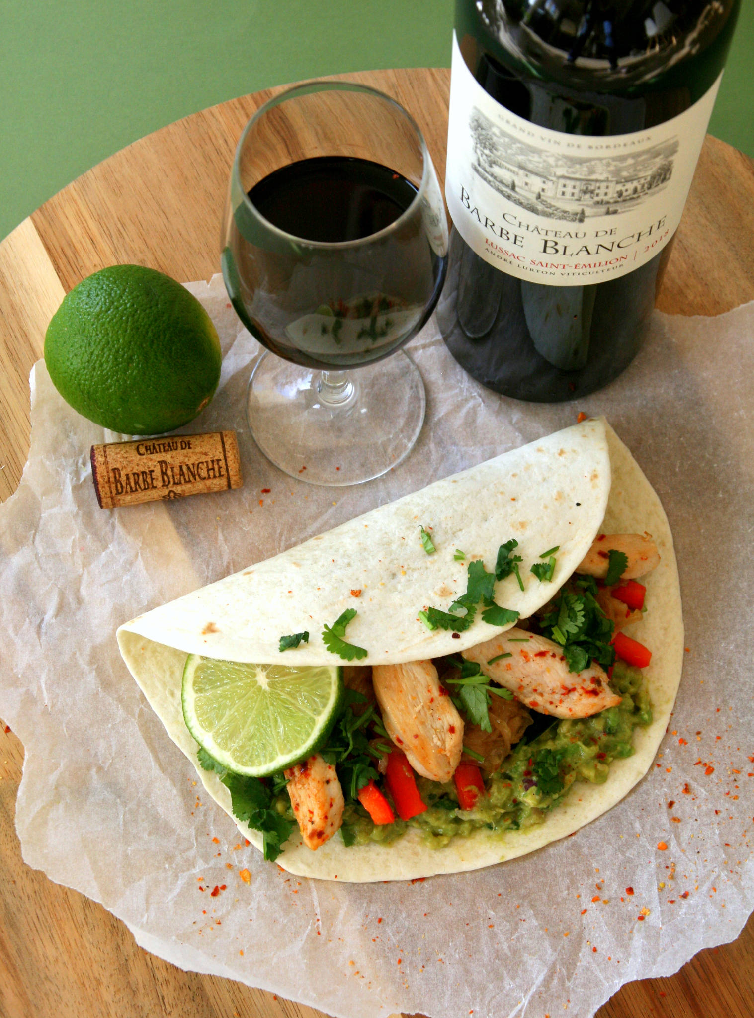 Fajitas de poulet au guacamole épicé, Château Barbe Blanche Réserve 2018