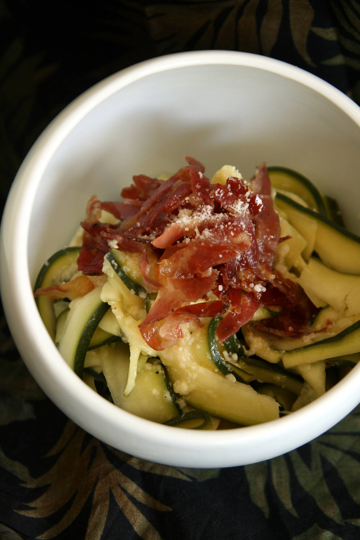 Tagliatelles de courgette à la carbonara, L de La Louvière blanc 2019