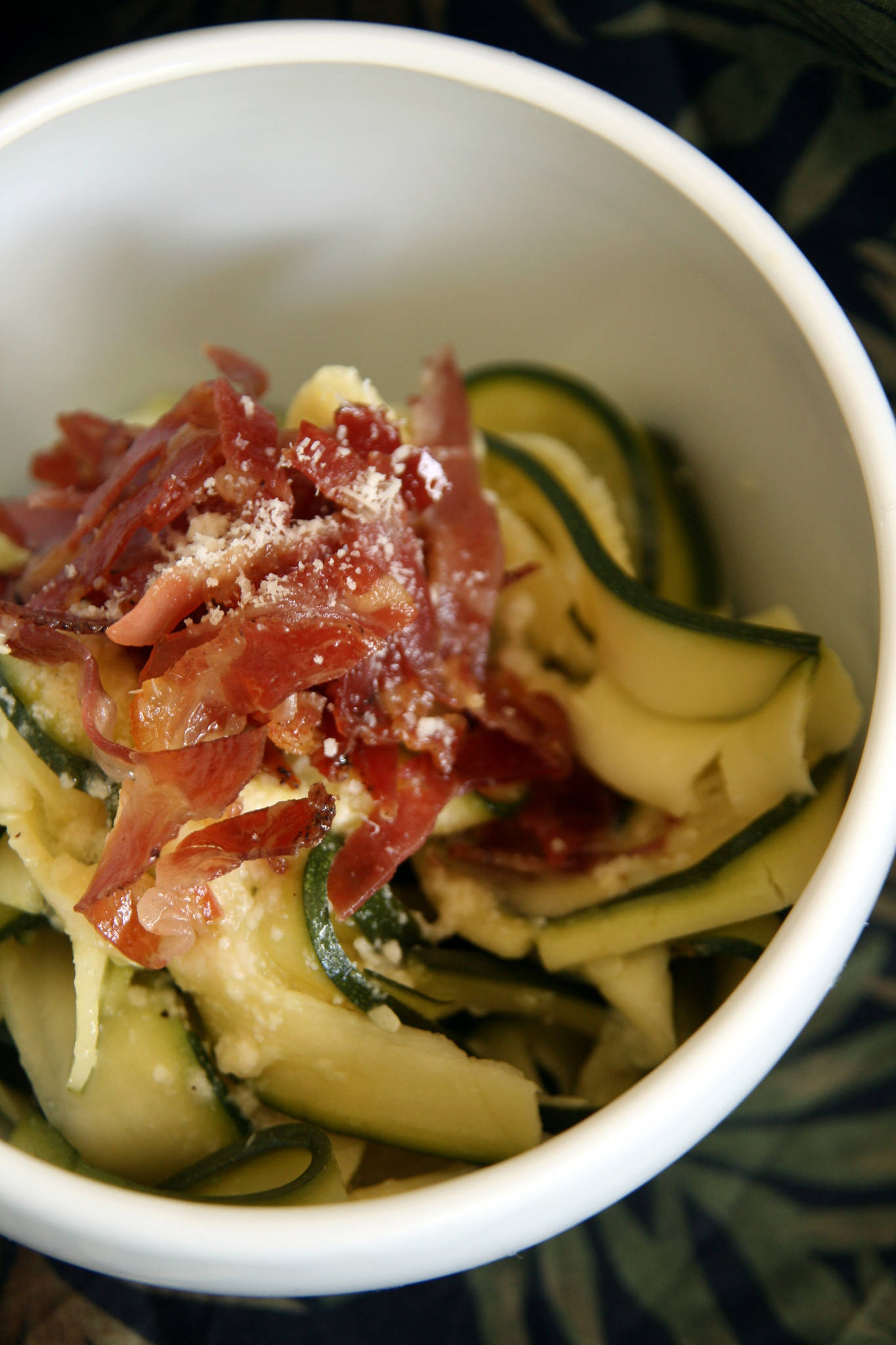 Tagliatelles de courgette à la carbonara, L de La Louvière blanc 2019