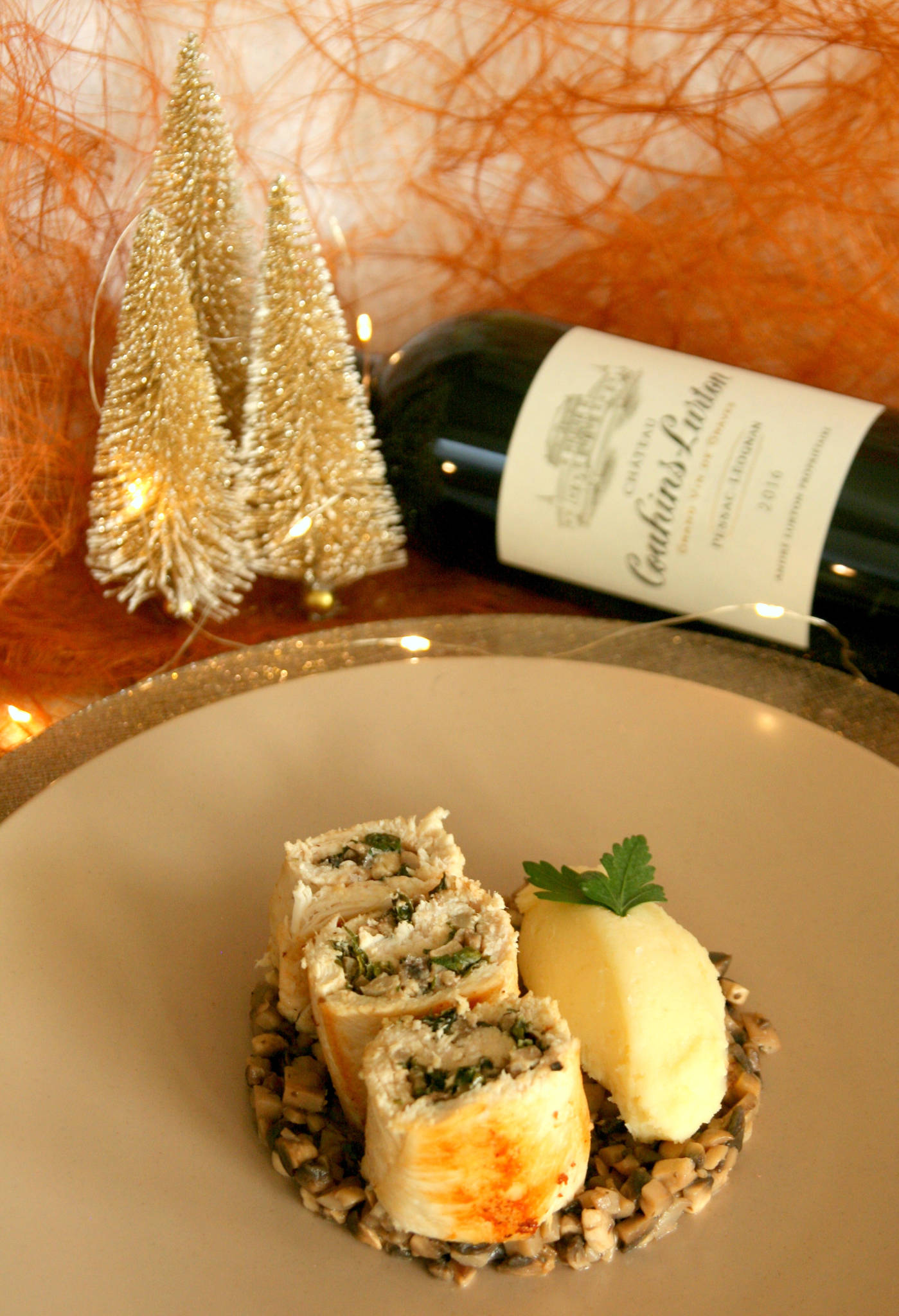 Roulés de volaille aux champignons et foie gras, purée de panais, Château Couhins-Lurton rouge 2016