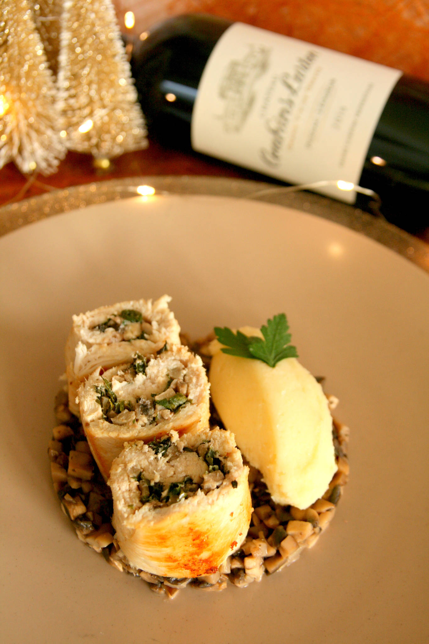 Roulés de volaille aux champignons et foie gras, purée de panais, Château Couhins-Lurton rouge 2016