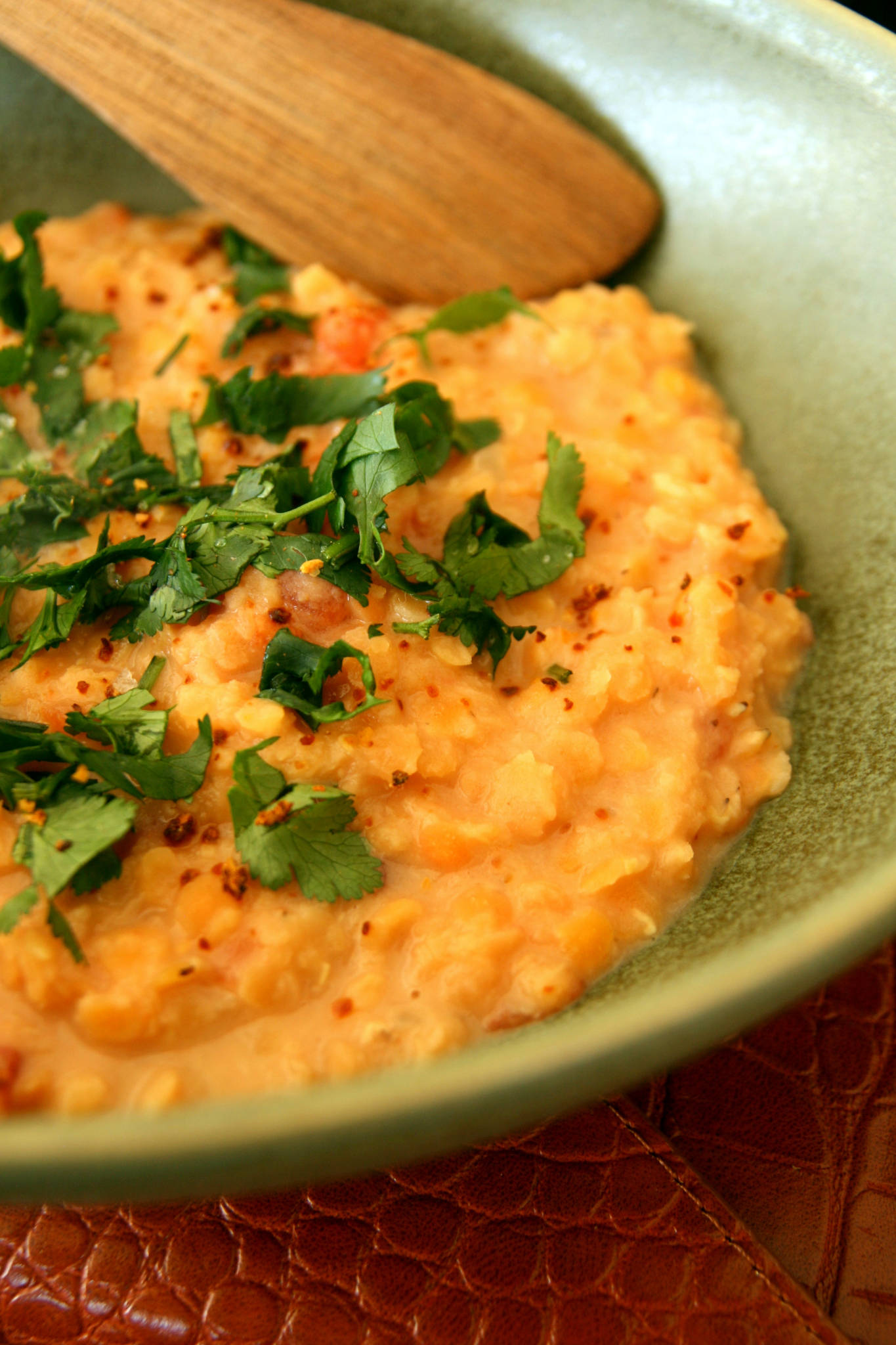 Dhal de lentilles corail, crème de coco, coriandre