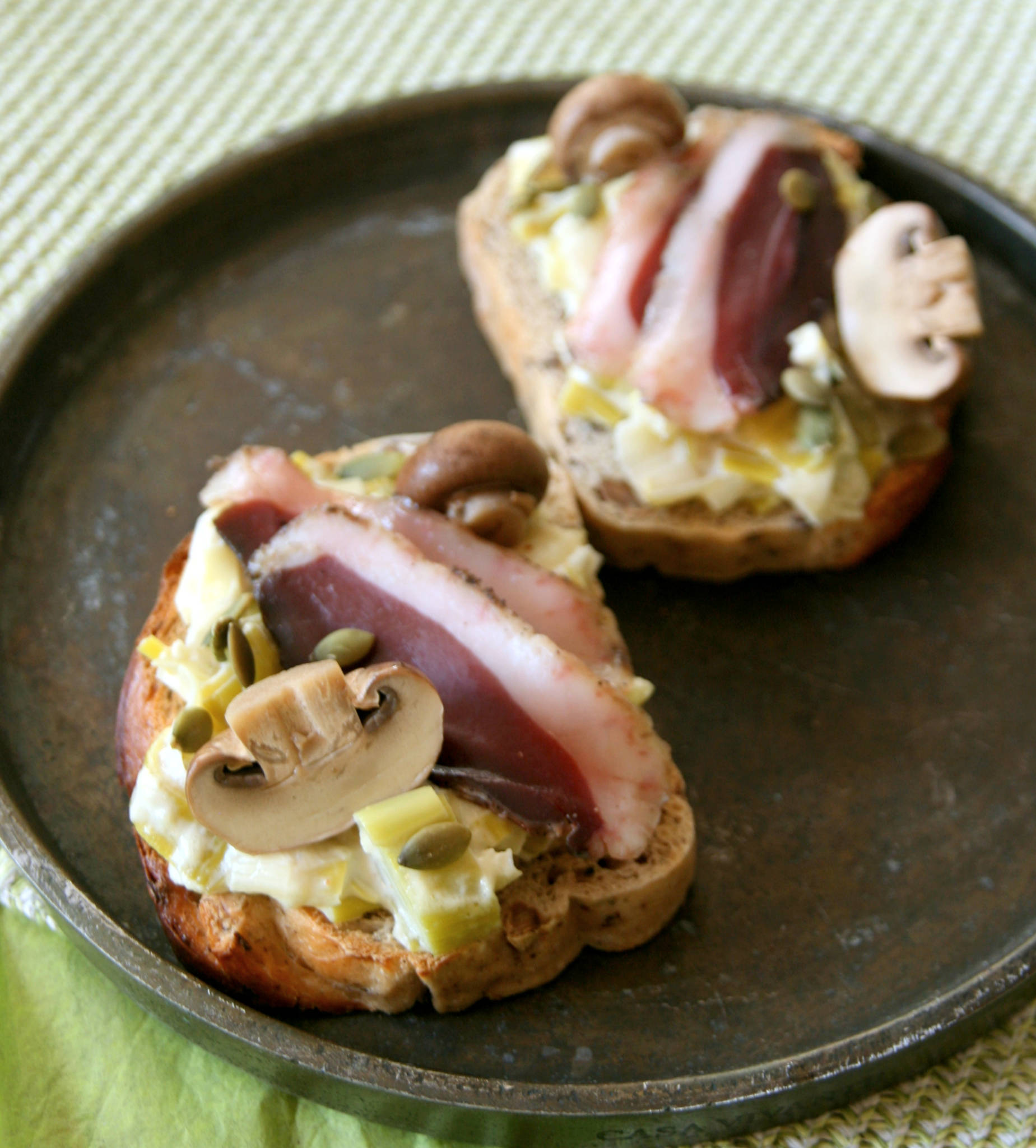 Tartines gourmandes aux magrets fumés