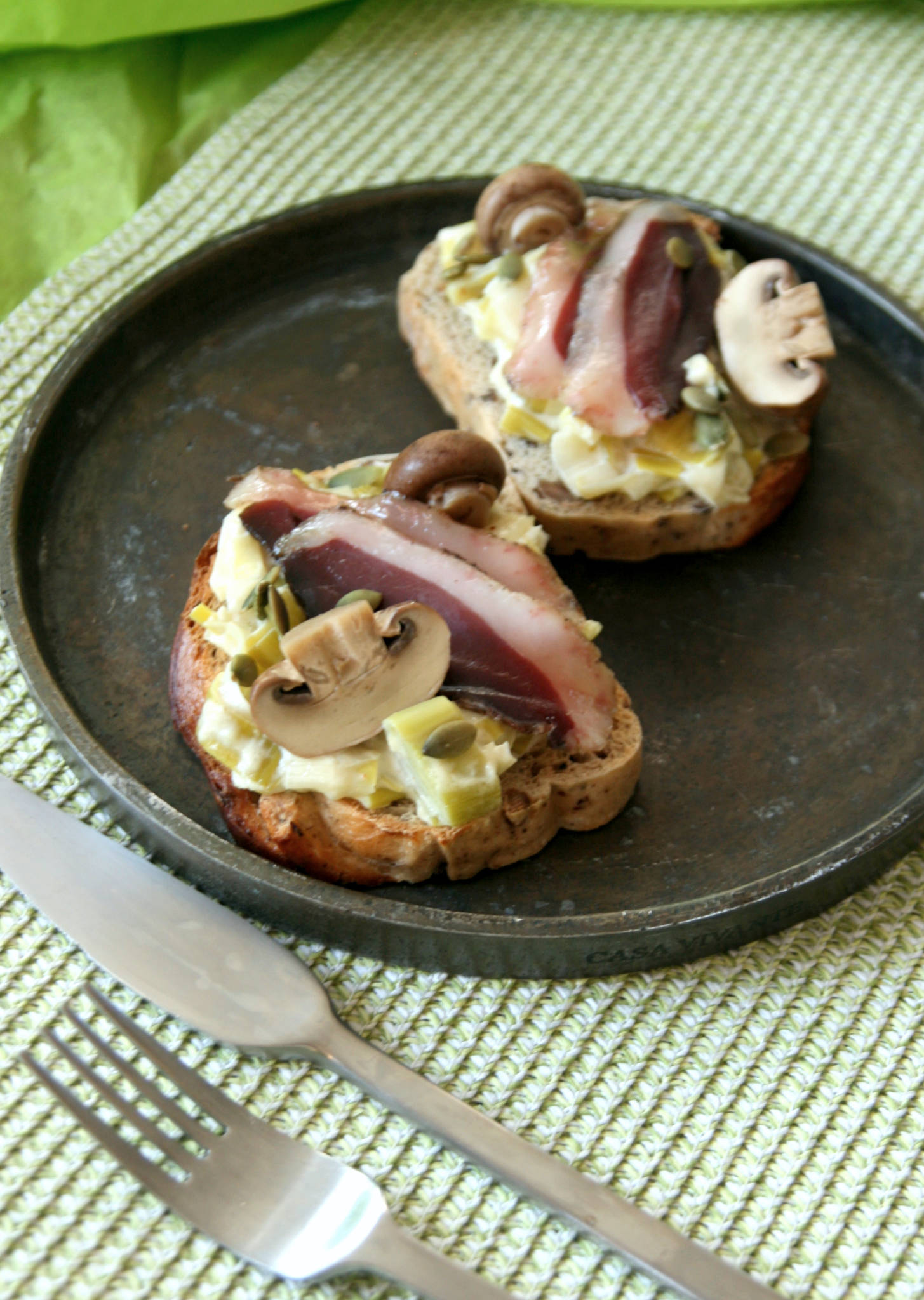 Tartines gourmandes aux magrets fumés