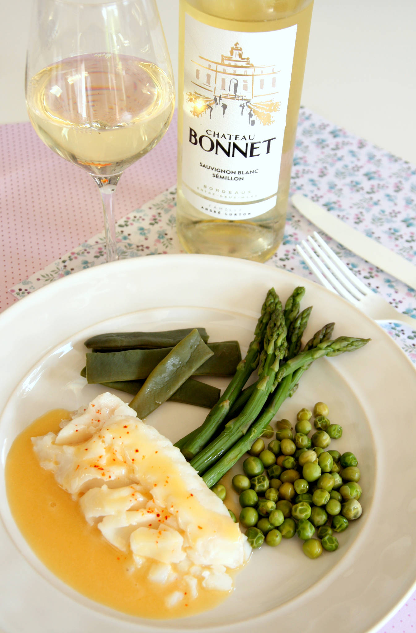 Dos de cabillaud au beurre blanc, petits légumes de printemps, Château Bonnet blanc 2022