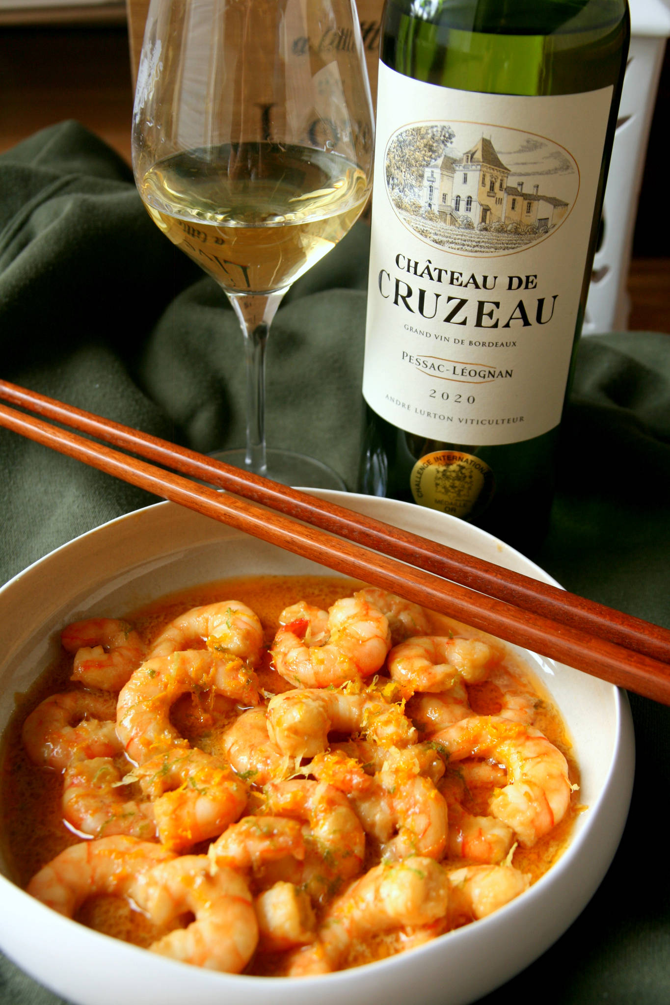 Crevettes sauce crémée à l'anchois et à l'orange, Chateau de Cruzeau blanc 2020