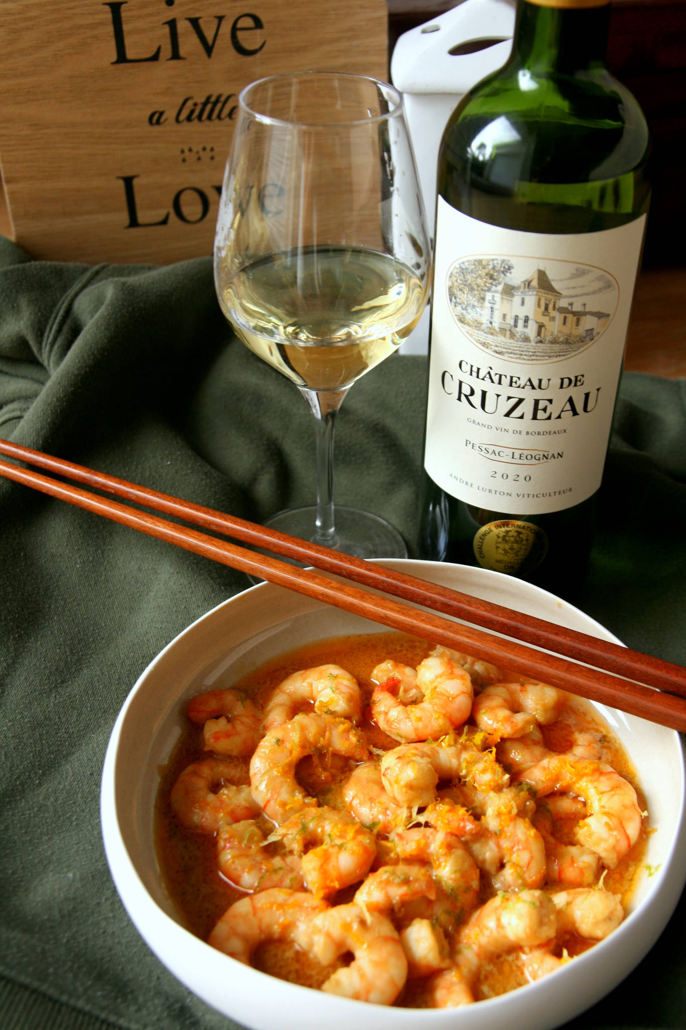 Crevettes sauce crémée à l'anchois et à l'orange, Chateau de Cruzeau blanc 2020