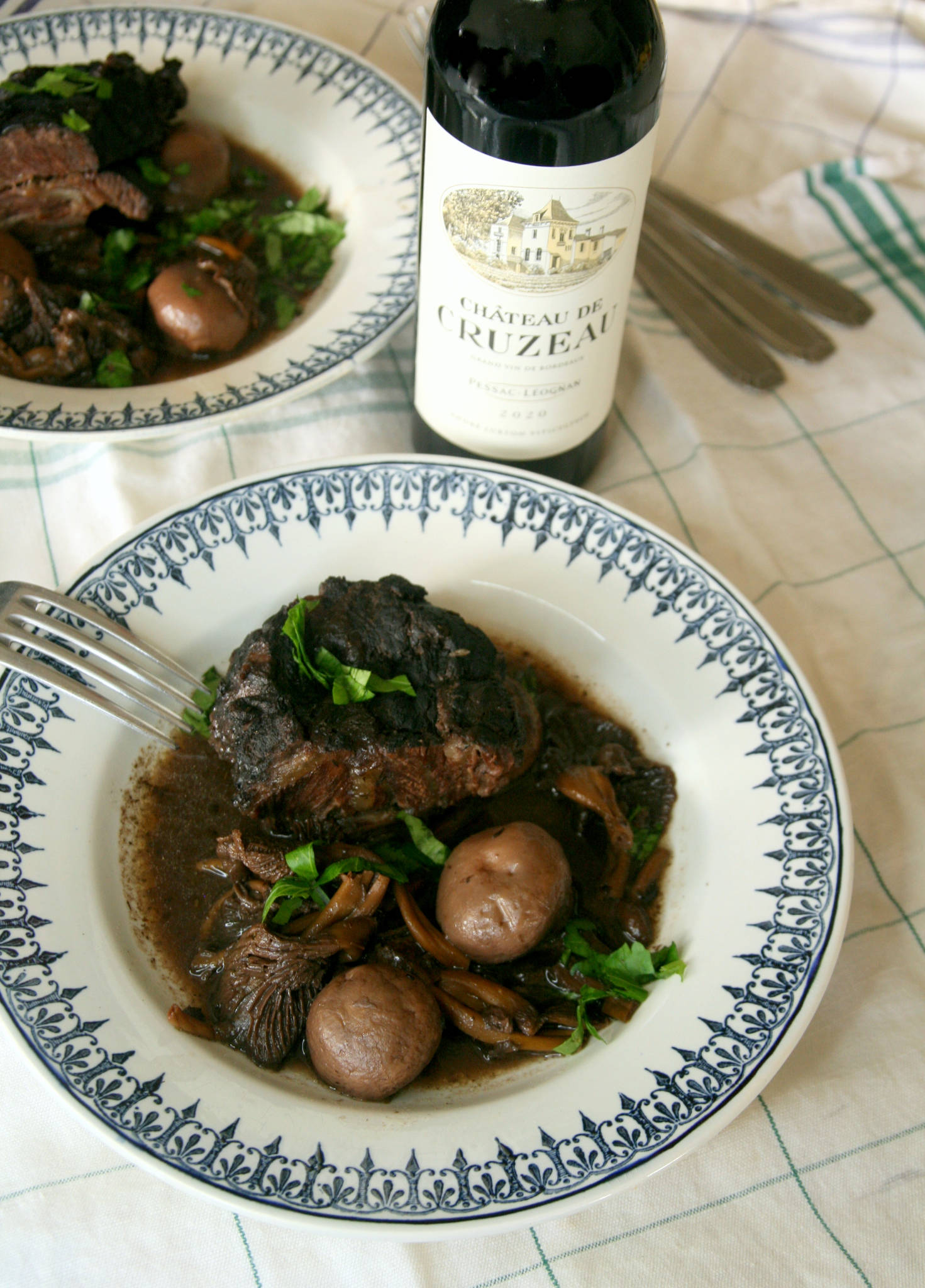 Mijotée de joue de boeuf aux champignons, Château de Cruzeau rouge 2020