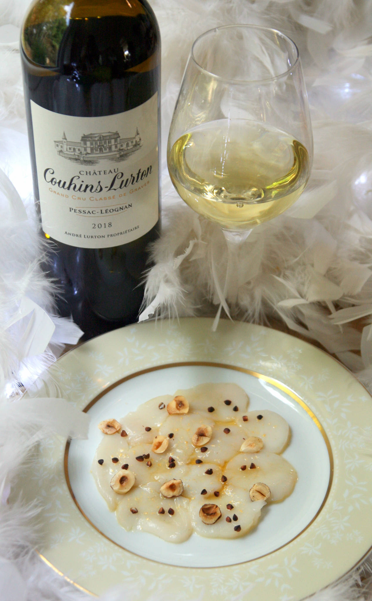 Carpaccio de Saint-Jacques au sirop d’érable et aux noisettes, Château Couhins-Lurton blanc 2018