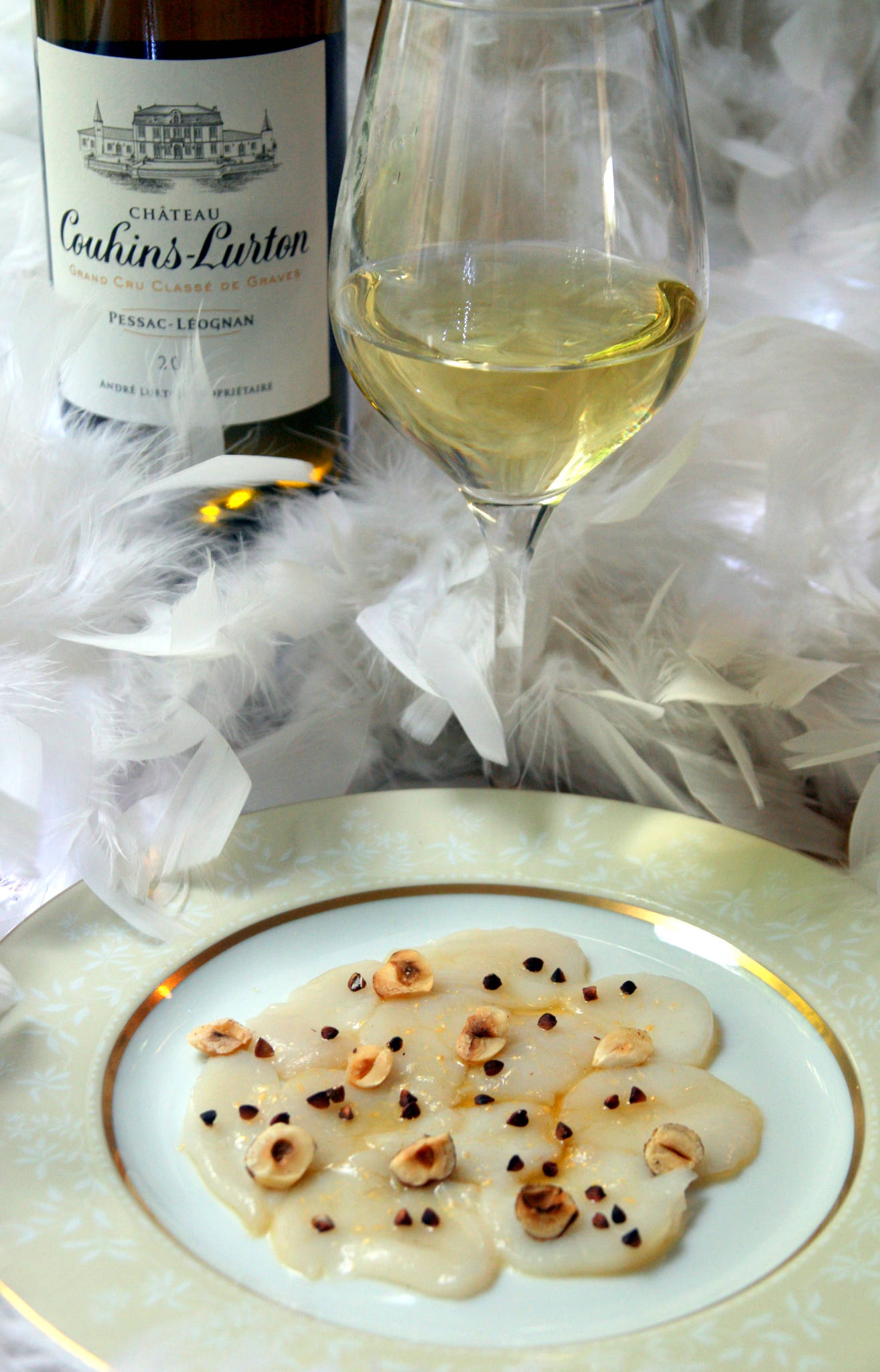 Carpaccio de Saint-Jacques au sirop d’érable et aux noisettes, Château Couhins-Lurton blanc 2018