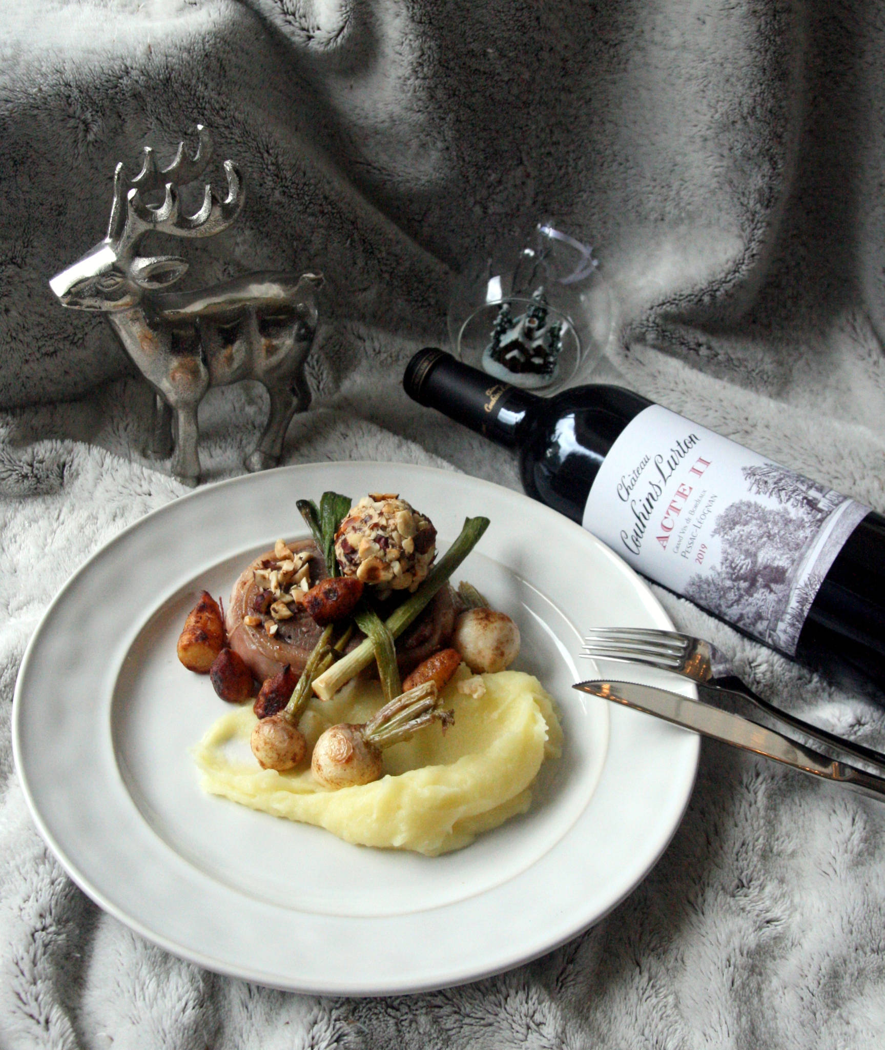 Tournedos aux noisettes, cromesquis de foie gras et noisette, purée de pommes de terre, Acte II (Château Couhins-Lurton) rouge 2019