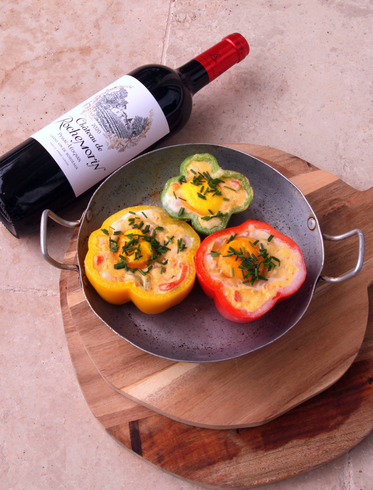 Oeufs cocotte en poivron, Château de Rochemorin rouge 2020