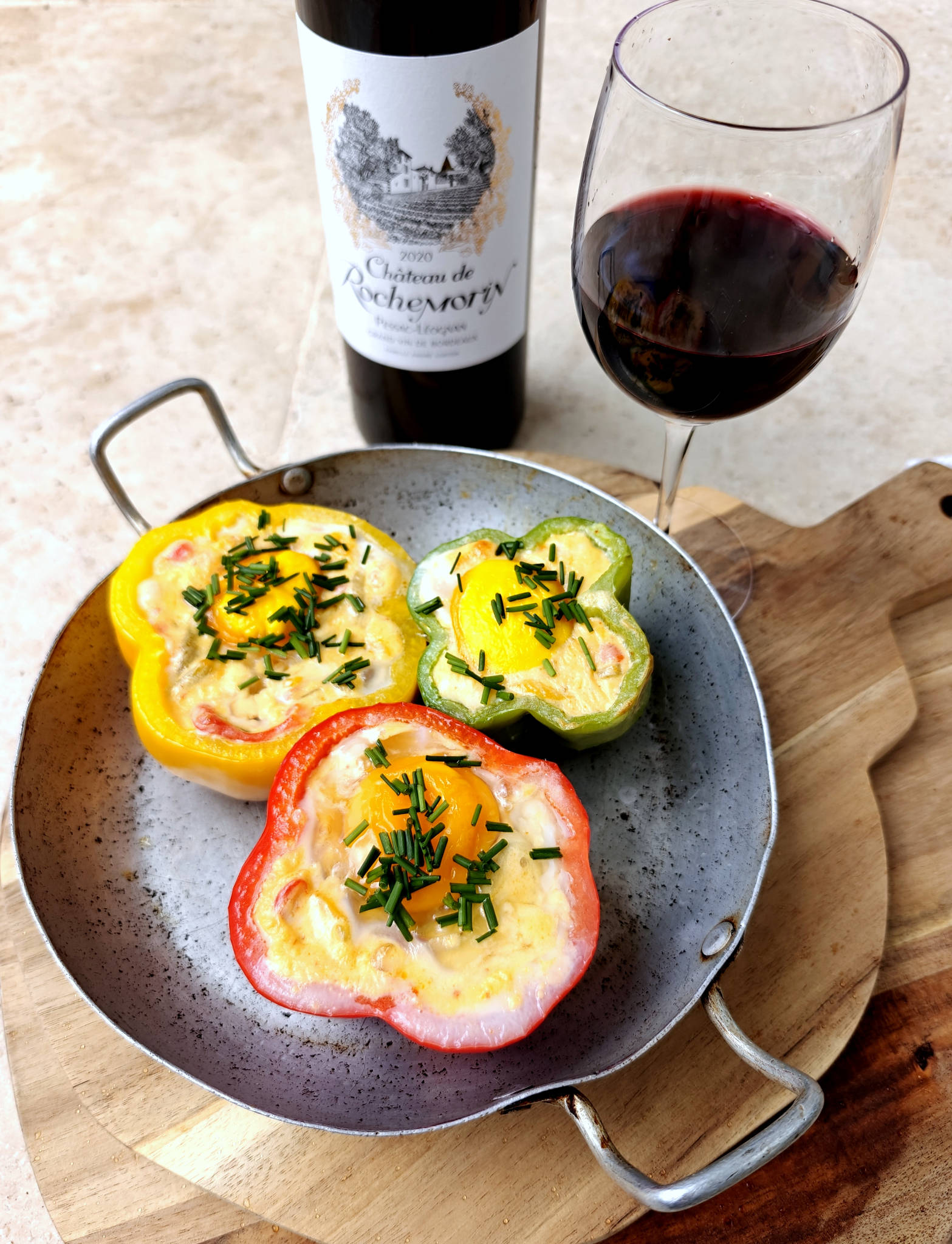 Oeufs cocotte en poivron, Château de Rochemorin rouge 2020