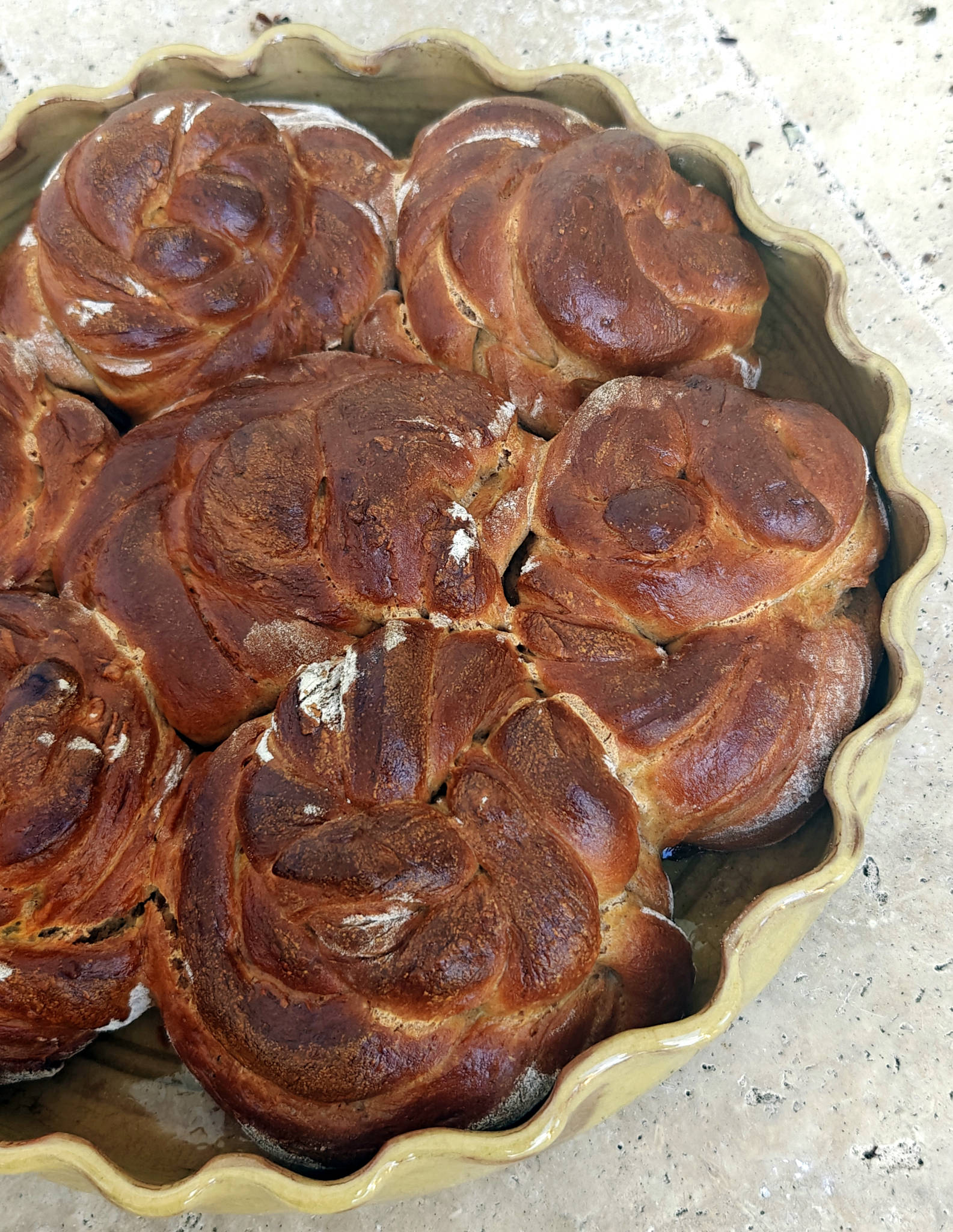 Brioche pelote de laine à la cannelle