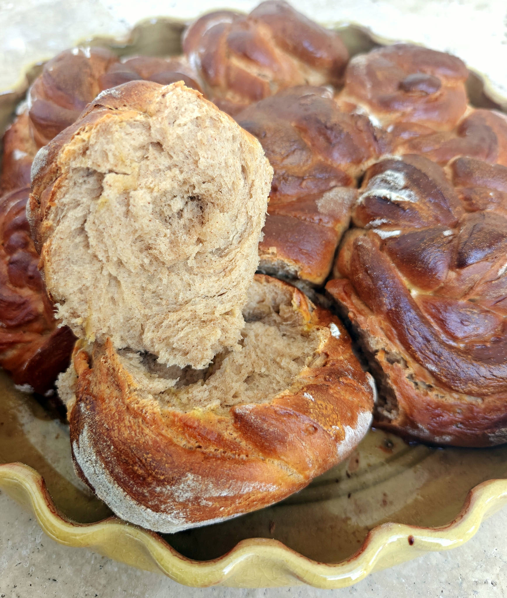 Brioche pelote de laine à la cannelle