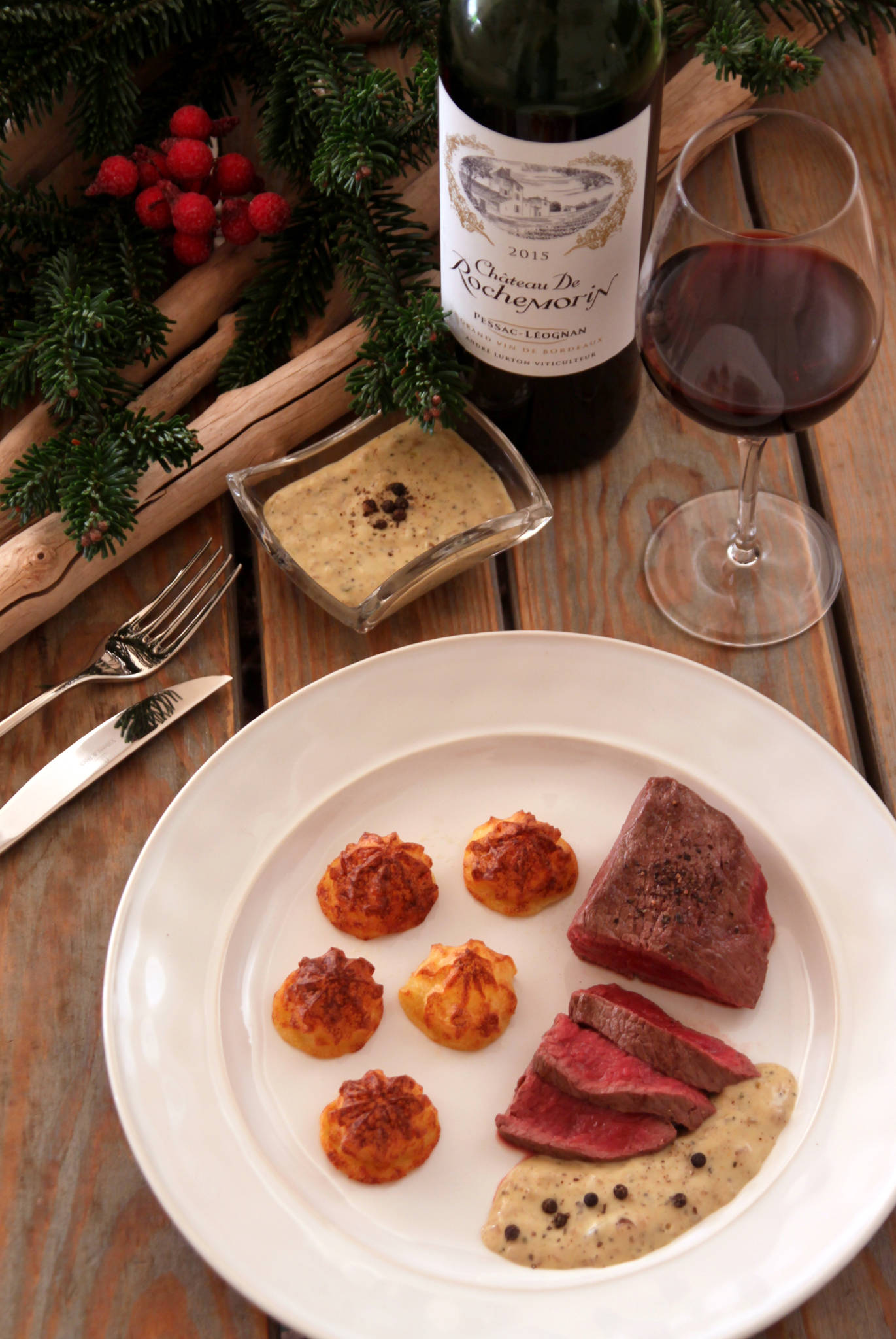 Pavé de bœuf au poivre, pommes duchesse maison, Château de Rochemorin rouge 2015